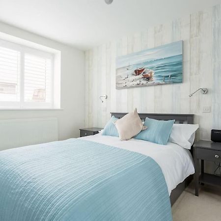 Stunning 2 Bed Apartment, Fabulous Sea View & 2 Minutes To Beach With Parking Bournemouth Kültér fotó
