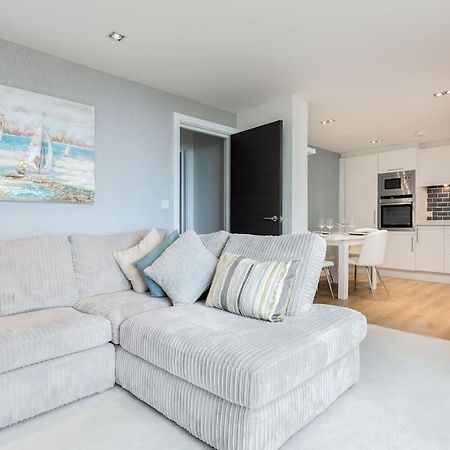 Stunning 2 Bed Apartment, Fabulous Sea View & 2 Minutes To Beach With Parking Bournemouth Kültér fotó