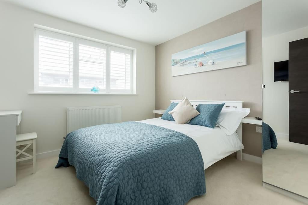 Stunning 2 Bed Apartment, Fabulous Sea View & 2 Minutes To Beach With Parking Bournemouth Kültér fotó
