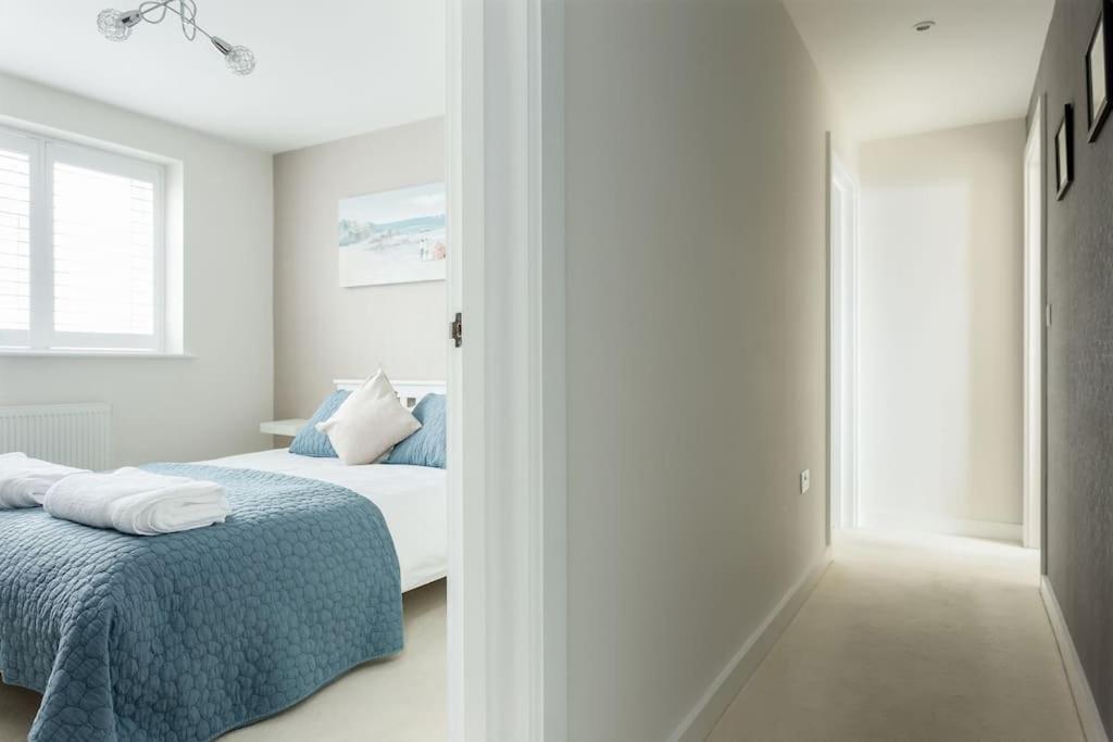 Stunning 2 Bed Apartment, Fabulous Sea View & 2 Minutes To Beach With Parking Bournemouth Kültér fotó
