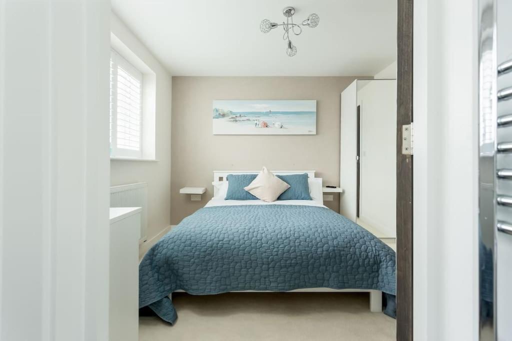 Stunning 2 Bed Apartment, Fabulous Sea View & 2 Minutes To Beach With Parking Bournemouth Kültér fotó