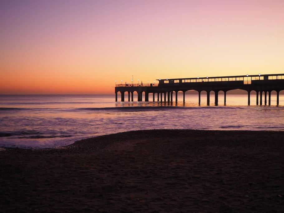 Stunning 2 Bed Apartment, Fabulous Sea View & 2 Minutes To Beach With Parking Bournemouth Kültér fotó